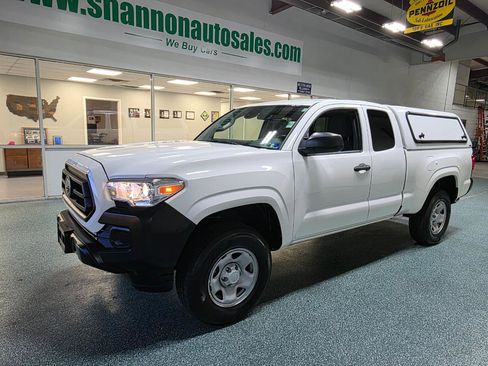 Used 2020 Toyota Tacoma SR image 2