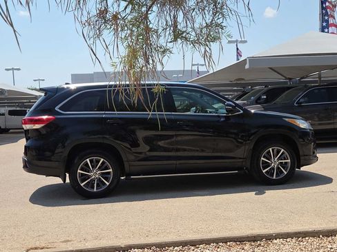 Used 2019 Toyota Highlander XLE FWD image 9