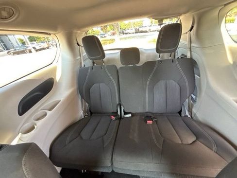 Used 2023 Chrysler Voyager LX FWD image 11