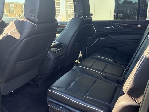 Used 2022 Cadillac Escalade ESV Premium Luxury AWD/4WD image 3