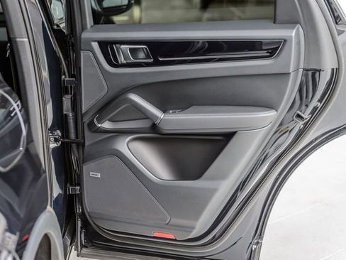 Used 2019 Porsche Cayenne image 53