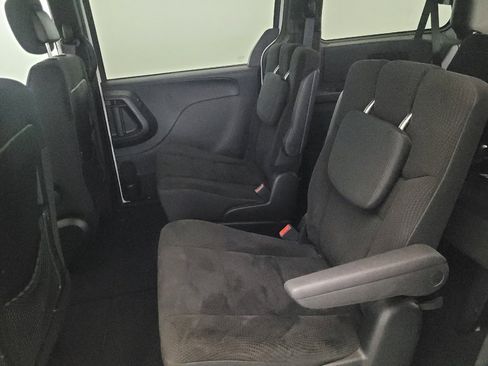 Used 2018 Dodge Grand Caravan SE FWD image 18