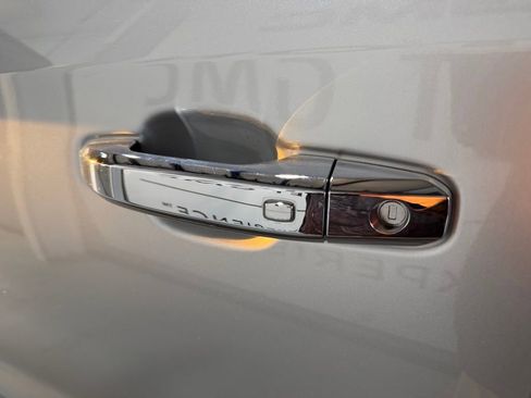 Used 2019 GMC Sierra 1500 SLT w/ SLT Premium Plus Package image 4