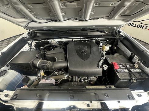 Used 2022 Toyota Tacoma SR AWD/4WD image 11