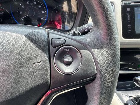 Used 2017 Honda HR-V EX image 29