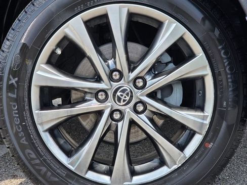 Used 2018 Toyota RAV4 Limited AWD/4WD image 20
