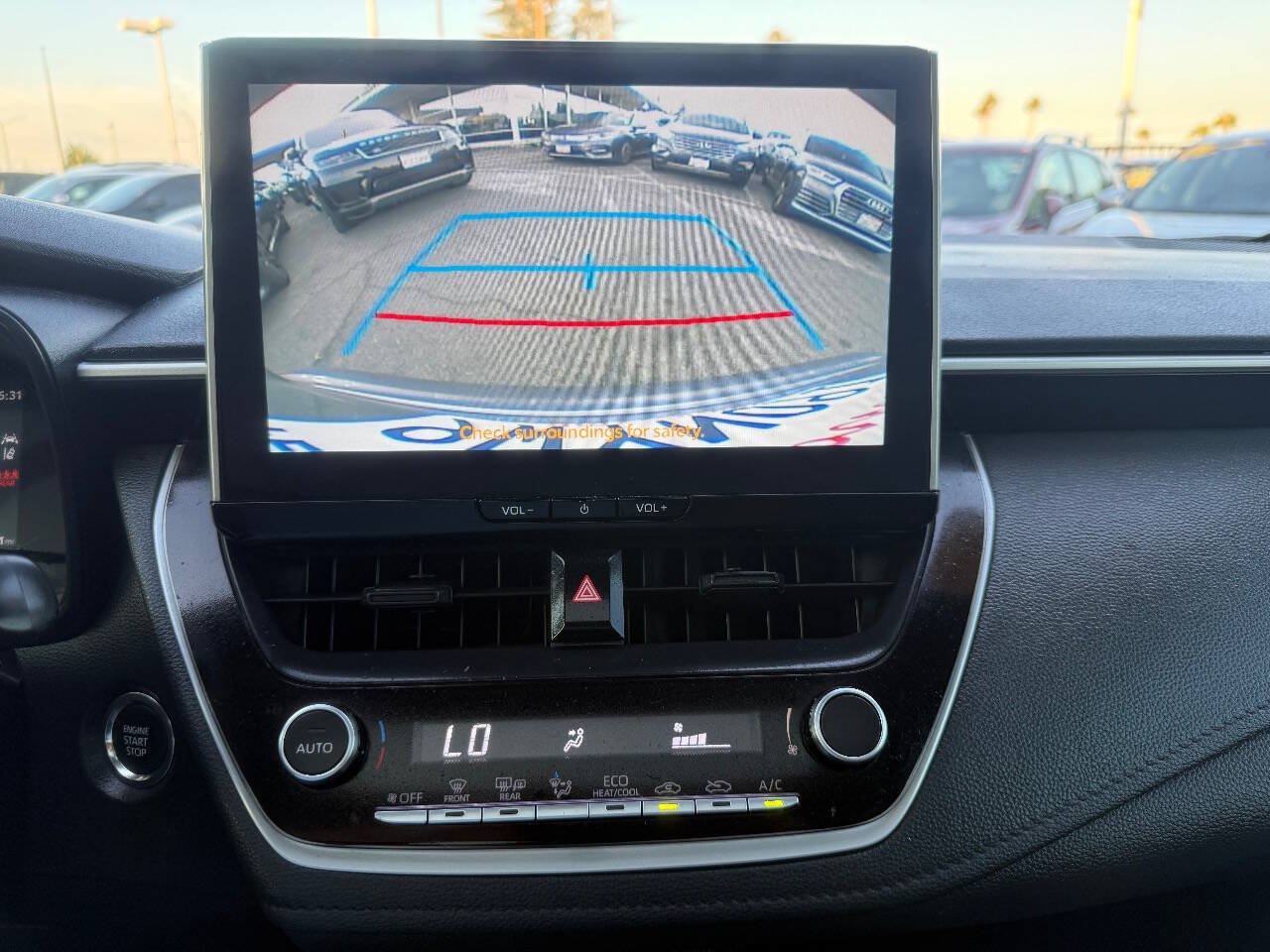 Used 2025 Toyota Corolla SE w/ SE Premium Package FWD image 19