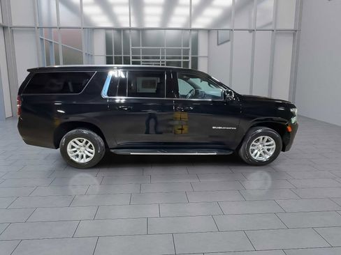 Used 2023 Chevrolet Suburban LT w/ Luxury Package image 9