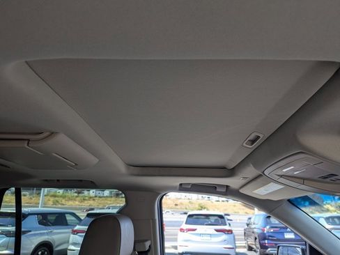 Used 2018 GMC Yukon SLT w/ Premium Edition image 41