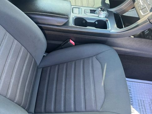 Used 2020 Ford Fusion SE FWD image 33