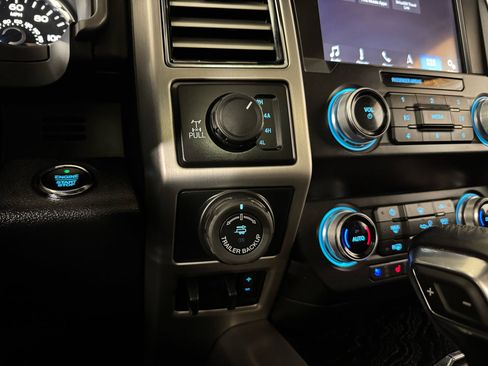 Used 2019 Ford F150 Platinum w/ Equipment Group 701A Luxury image 34