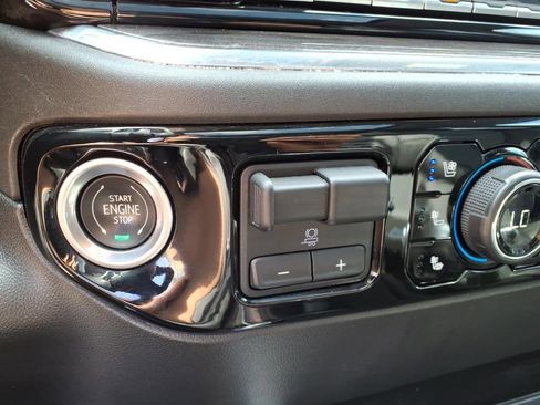 Used 2023 Chevrolet Silverado 1500 LTZ w/ LTZ Premium Package image 22