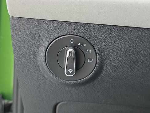 New 2026 Volkswagen Taos SE image 25