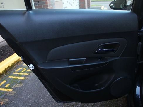 Used 2016 Chevrolet Cruze LT w/ Technology Package image 17