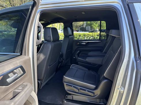Used 2025 Chevrolet Suburban Premier image 15