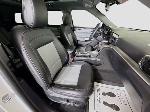 Used 2023 Ford Explorer XLT w/ Equipment Group 202A image 28