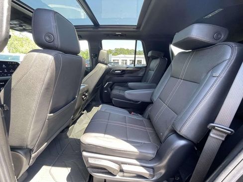 Used 2025 Chevrolet Tahoe High Country image 14