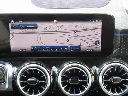 New 2025 Mercedes-Benz GLB 250 GLB 250 image 31