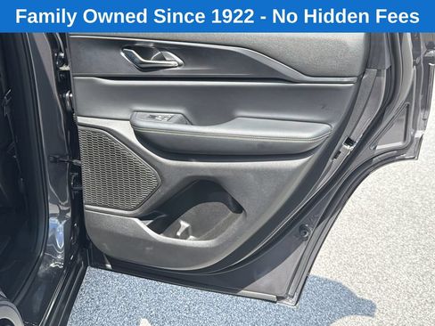 Used 2025 Jeep Grand Cherokee Laredo w/ Trailer Tow Package AWD/4WD image 16