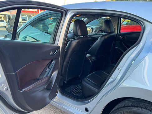 Used 2018 MAZDA MAZDA3 Touring FWD image 22
