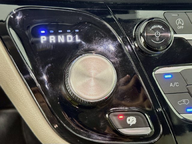 Used 2021 Chrysler Pacifica Touring-L FWD image 17