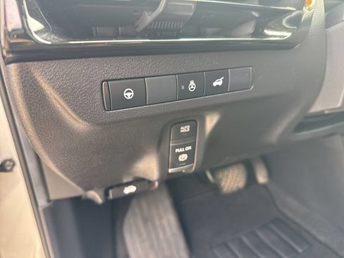 Used 2025 Nissan Murano SL AWD/4WD image 23