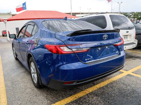 Used 2025 Toyota Camry LE FWD image 9