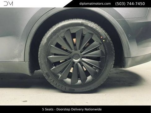 Used 2021 Tesla Model Y Long Range AWD/4WD image 38