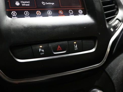 Used 2021 Jeep Cherokee Latitude Plus FWD image 28
