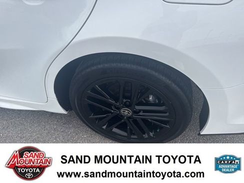 Used 2025 Toyota Camry SE w/ Convenience Package image 12