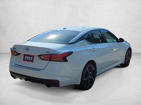 Used 2023 Nissan Altima 2.5 SR w/ SR Premium Package FWD image 7