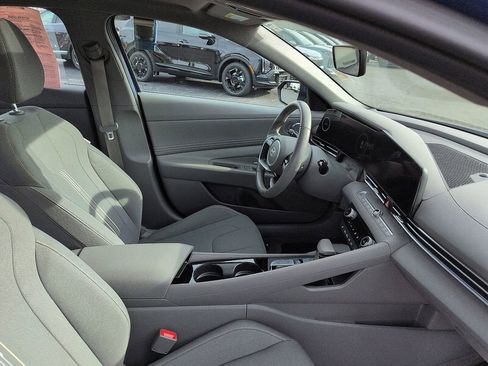 Used 2024 Hyundai Elantra SEL w/ Convenience Package image 7