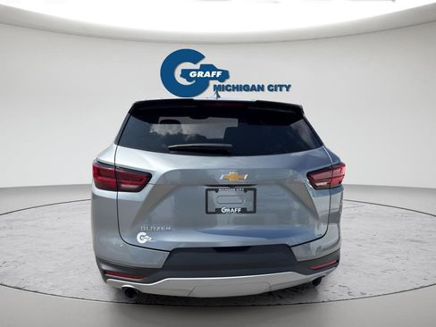 Used 2025 Chevrolet Blazer LT FWD image 2