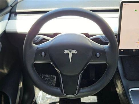 Used 2024 Tesla Model Y 2WD image 15