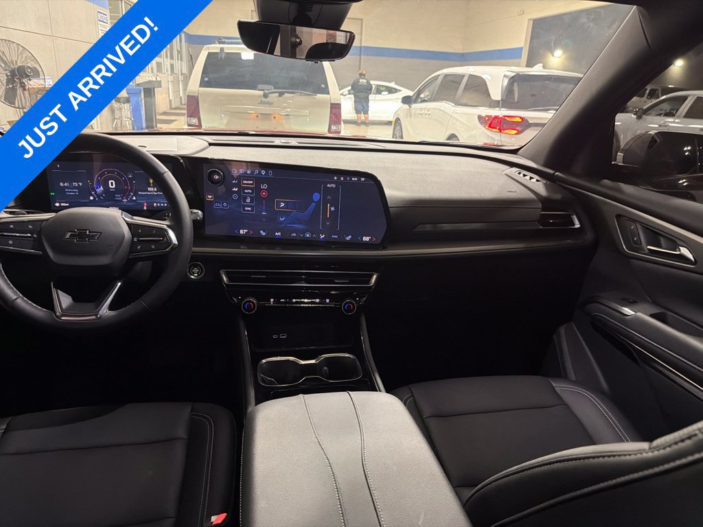 Used 2026 Chevrolet Traverse LT w/ Midnight/Sport Edition FWD image 6