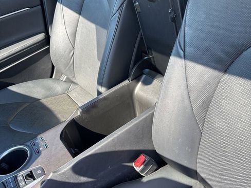 Used 2022 Toyota Camry XLE w/ Navigation Upgrade Package FWD image 19