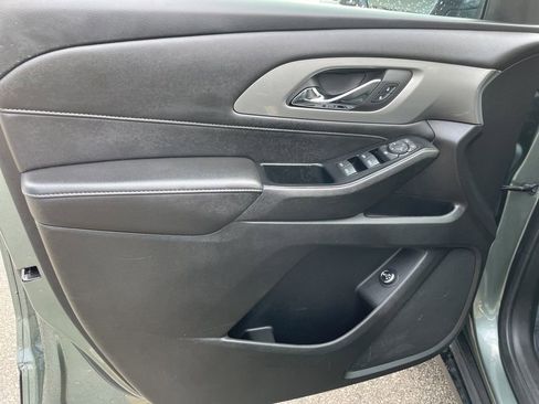 Used 2023 Chevrolet Traverse LT image 5