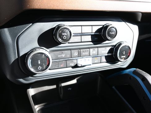 Used 2022 Ford Bronco Outer Banks image 26