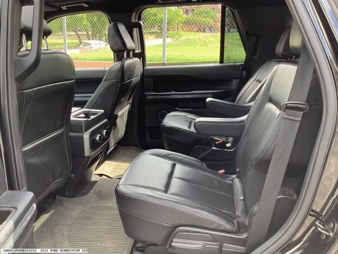 Used 2021 Ford Expedition XLT image 13