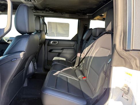 New 2025 Ford Bronco Outer Banks w/ Sasquatch Package image 16