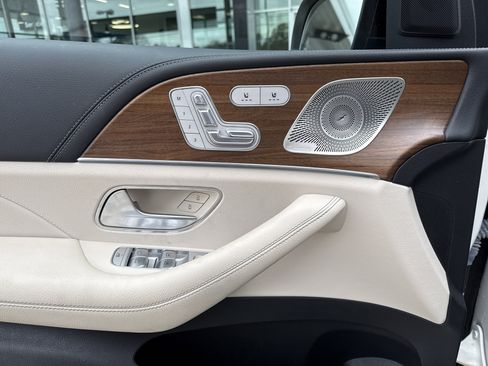 Used 2022 Mercedes-Benz GLS 450 4MATIC image 12