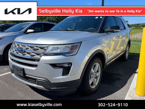Used 2018 Ford Explorer XLT w/ Equipment Group 201A FWD image 1