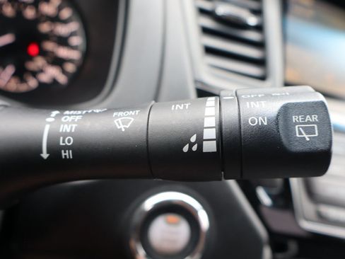 Used 2016 Nissan Pathfinder SV AWD/4WD image 34