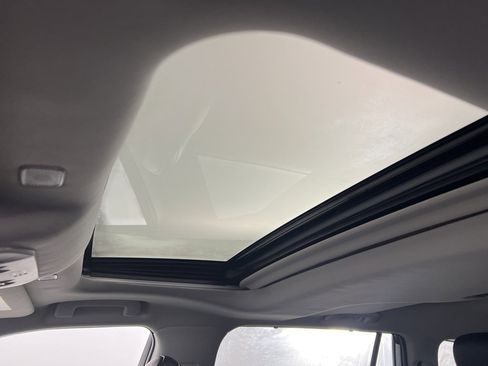 Used 2023 Toyota Highlander L image 11