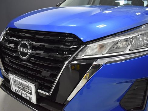 Certified 2023 Nissan Kicks SV FWD image 11