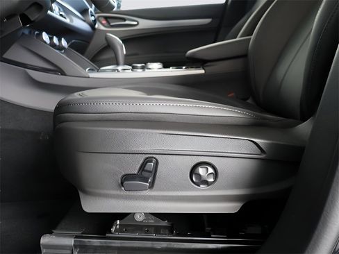 New 2025 Alfa Romeo Stelvio Sprint image 37