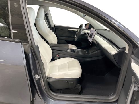 Certified 2023 Tesla Model Y Long Range AWD/4WD image 13