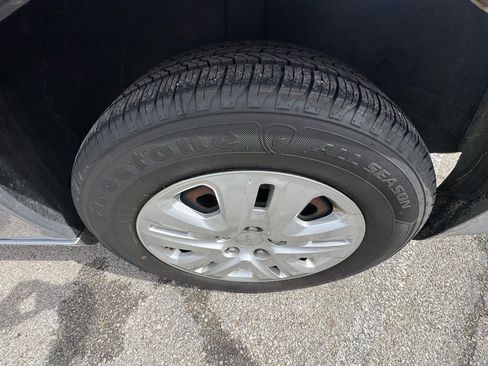 Used 2018 Dodge Grand Caravan SE w/ UConnect Hands-Free Group image 22