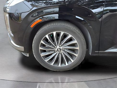 Used 2023 Hyundai Palisade Calligraphy image 17