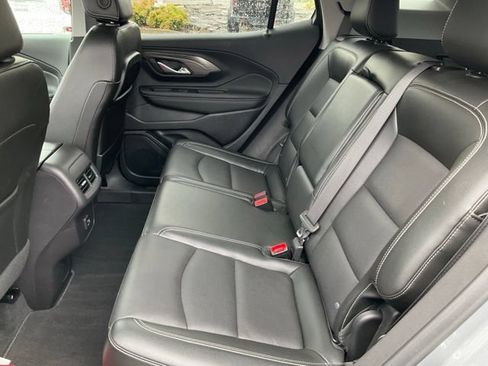 Used 2024 GMC Terrain SLT AWD/4WD image 16